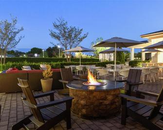 Hilton Garden Inn Riverhead - Riverhead - Innenhof