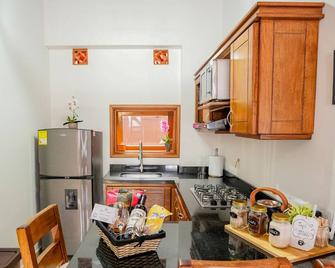 Departamento en Rionegro a 10 Minutos del Aeropuerto. Cerca a Medellín y Guatapé - Rionegro - Kitchen