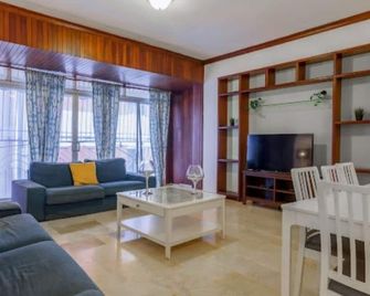 Apartment in Piantini Sleeps 12 - Santo Domingo - Living room