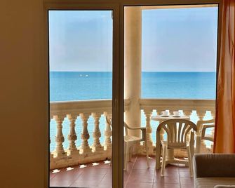 Menada Atrium Apartments - Elenite - Balcón