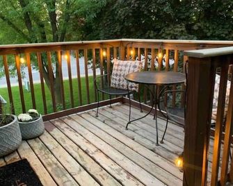 Vine Haven Studio - Lincoln - Balcony