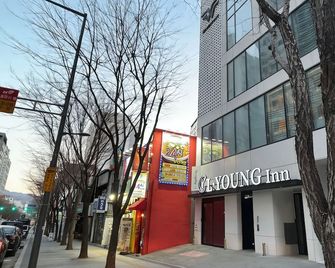 L Young Inn Capsule Hotel Myeongdong - Seúl - Edificio