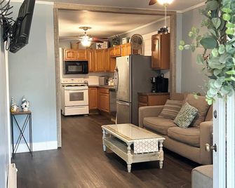 Family & Pet-friendly. Rustic yet modern-ish. 3bd, 1ba. Lake! Amenities! - Conneaut Lake - Cocina