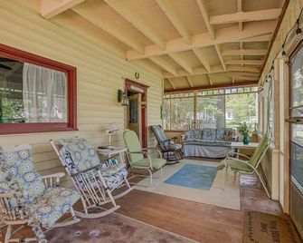 Drake Cottage in Thousand Island Park, New York - Thousand Island Park - Patio