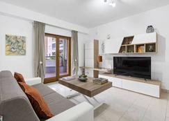 Budapest Design House con posto auto - Rome - Living room