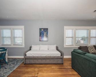 The Bensyn House, Near Wtamu & Town Square - Canyon - Soggiorno