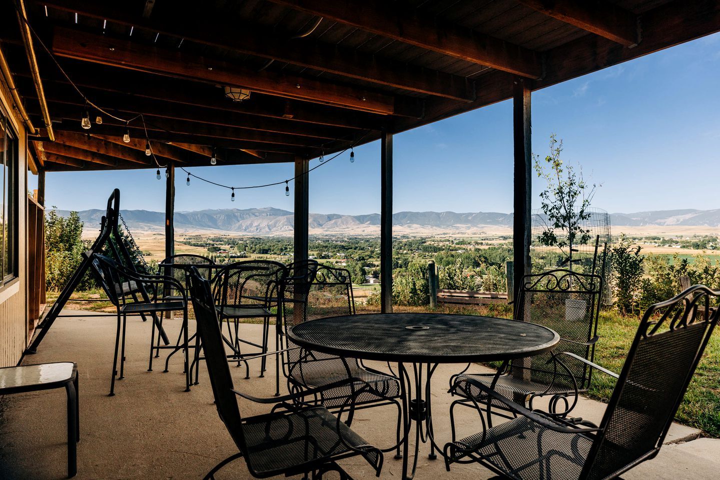 The Mountain View Walk Out Truly Panoramic View - Sheridan - Balcony