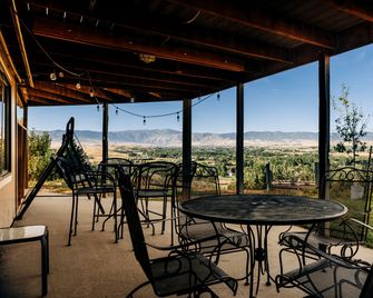The Mountain View Walk Out Truly Panoramic View - Sheridan - Balcony