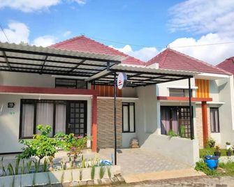 Flaz Villa - Malang - Building