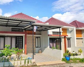 Flaz Villa - Malang - Building