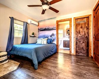 #7 Josie's Mountain Top Hideout-Cabin in the Woods - Pauma Valley - Bedroom