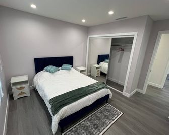 Brand New 3-bedroom house with AC, WiFi in fabulous Glendale - Glendale - Bedroom