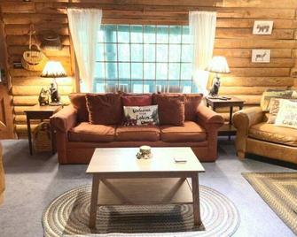 Cozy log cabin for the family in Sky Valley, GA - Dillard - Living room