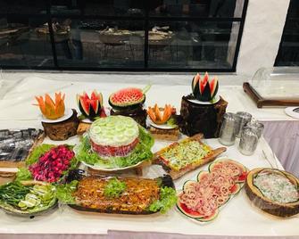 Emporio Hotel - Haldwani - Jídlo