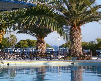 Hotel Alkyon - Megas Gialos - Bazén