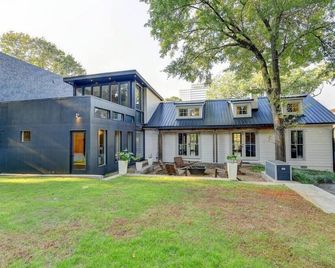 Modern Farm house in heart of the City- Sleeps 12 - Atlanta - Edificio