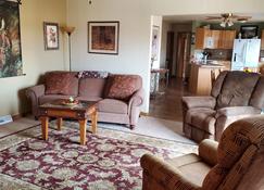 Boots House - Bring the Family North Dakota's #1 Destination - Medora - Living room