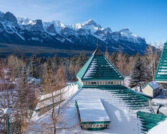 Pocaterra Inn & Waterslide - Canmore - Building