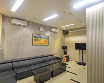 World Hotel Jakarta - Bandengan - Jakarta - Salon
