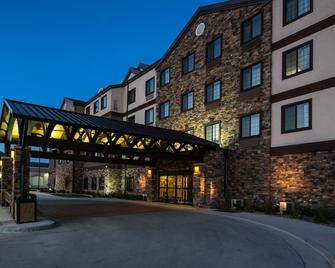 Canad Inns Destination Center Grand Forks - Grand Forks - Building