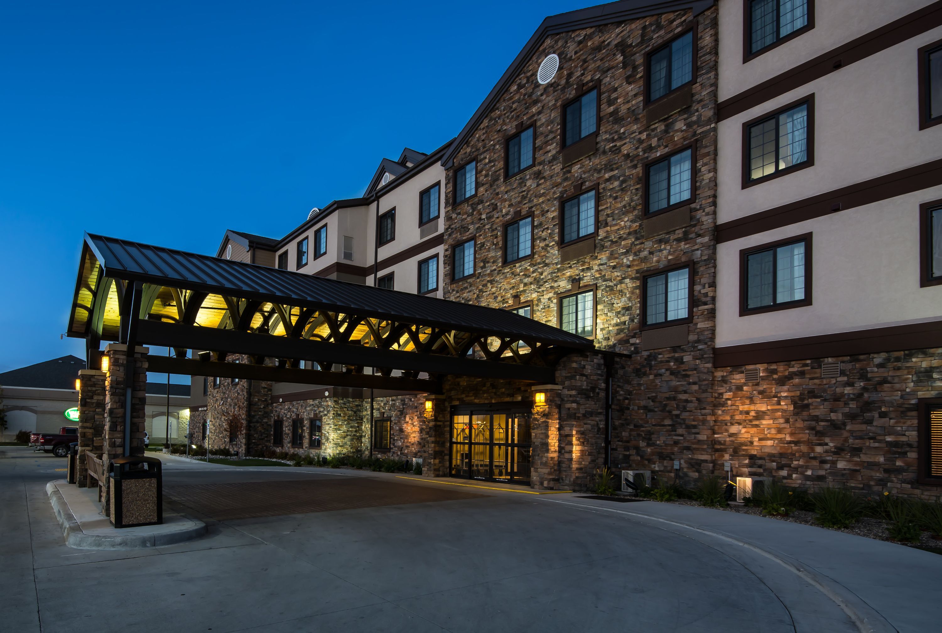 Staybridge Suites Grand Forks By IHG - גרנד פורקס - בניין