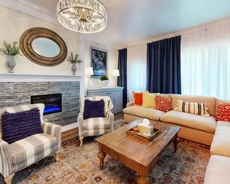 The Blue Heron - Lake View near Music Park - Live Oak - Wohnzimmer