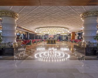 Lake & River Side - Side - Lobby