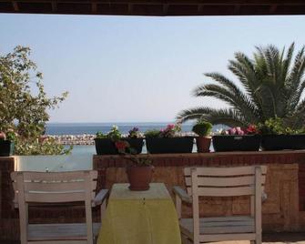 Kucukkuyu Gumus Hotel - Küçükkuyu - Balcony