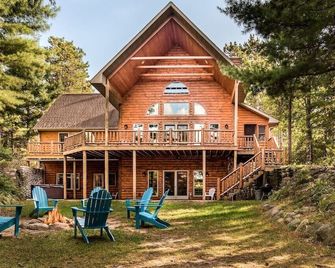 Free nite w/wknd offseason;logcabin lake hottub kayak paddleboard pier fireplace - Wild Rose - Building