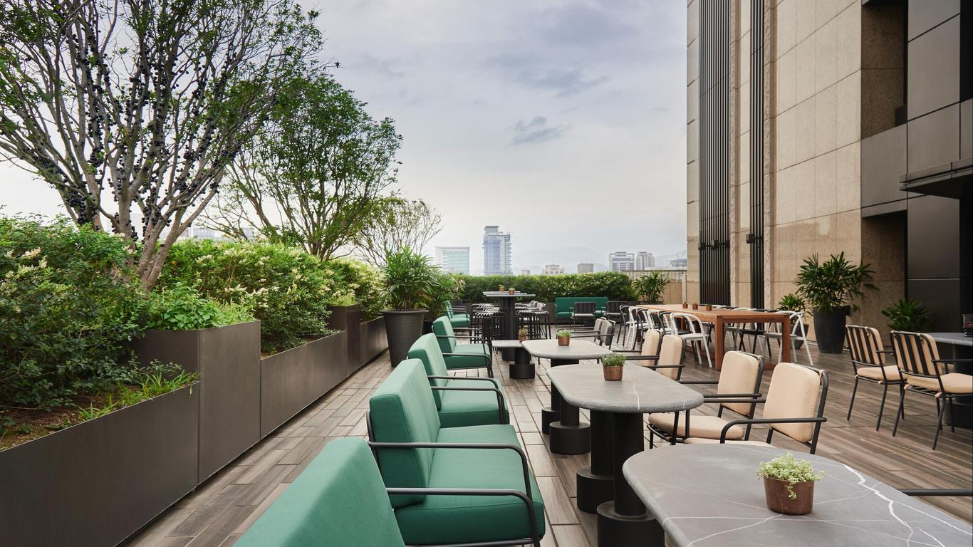 كيمبتون دا آن تايبيه باي آيتش جي