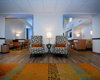 Hampton Inn & Suites by Hilton Truro - Truro - Sala de estar