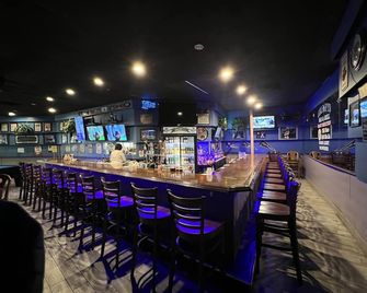 Travelodge by Wyndham Aberdeen - Aberdeen - Bar