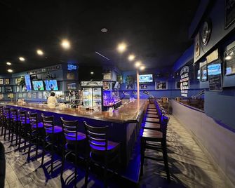 Travelodge by Wyndham Aberdeen - Aberdeen - Bar