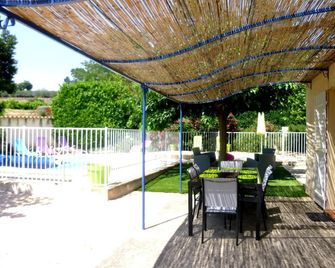 house / villa - 3 rooms - 6 persons - Pont-Saint-Esprit - Patio