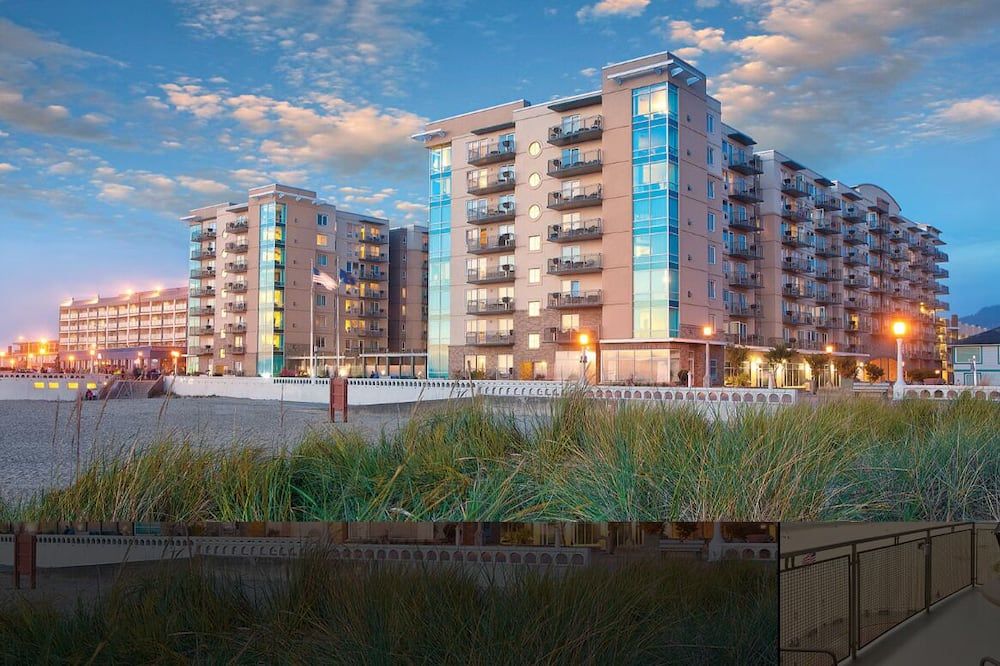 Beachfront! Seaside Condo, 2 Bedroom 2 Bath. Sleeps 6 - Seaside - Building
