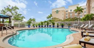 Homewood Suites by Hilton Fort Myers Airport/FGCU - Fort Myers - Alberca