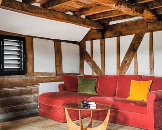 2 bedroom accommodation in Whitney-on-Wye, near Hereford - Whitney-on-Wye - Living room