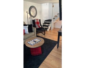Campus Guesthouse at 128 1/2 South Summit - Bowling Green