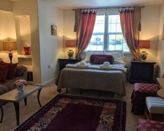 Rare 2 Bd Creek Front 15 Min Drive To State College (Psu) - Port Matilda - Bedroom
