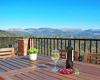 Wonderful bright, Spacious & Modern Holiday Home with Pool. Breathtaking Views - Comares - Balcony