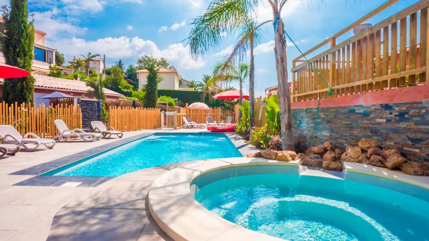 Hôtel et Appart Hôtel Les Flots Bleus