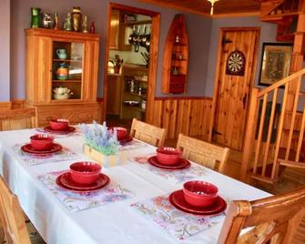 Riverfront Property in NRG National Park near Sandstone Falls- Wi-Fi, Pet-Friendly - Hinton - Comedor