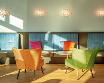 هوليداي إنن ا ت اإن يو،ي مود مايتز بي آيتش جي - ماينز - ردهة