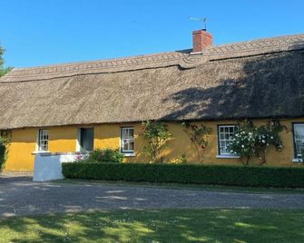 Charming Pair of Irish Cottages in enchanting Adare Countryside - Adare - Building
