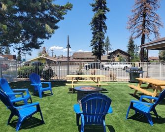 Bluebird Day Inn & Suites - South Lake Tahoe - Patio