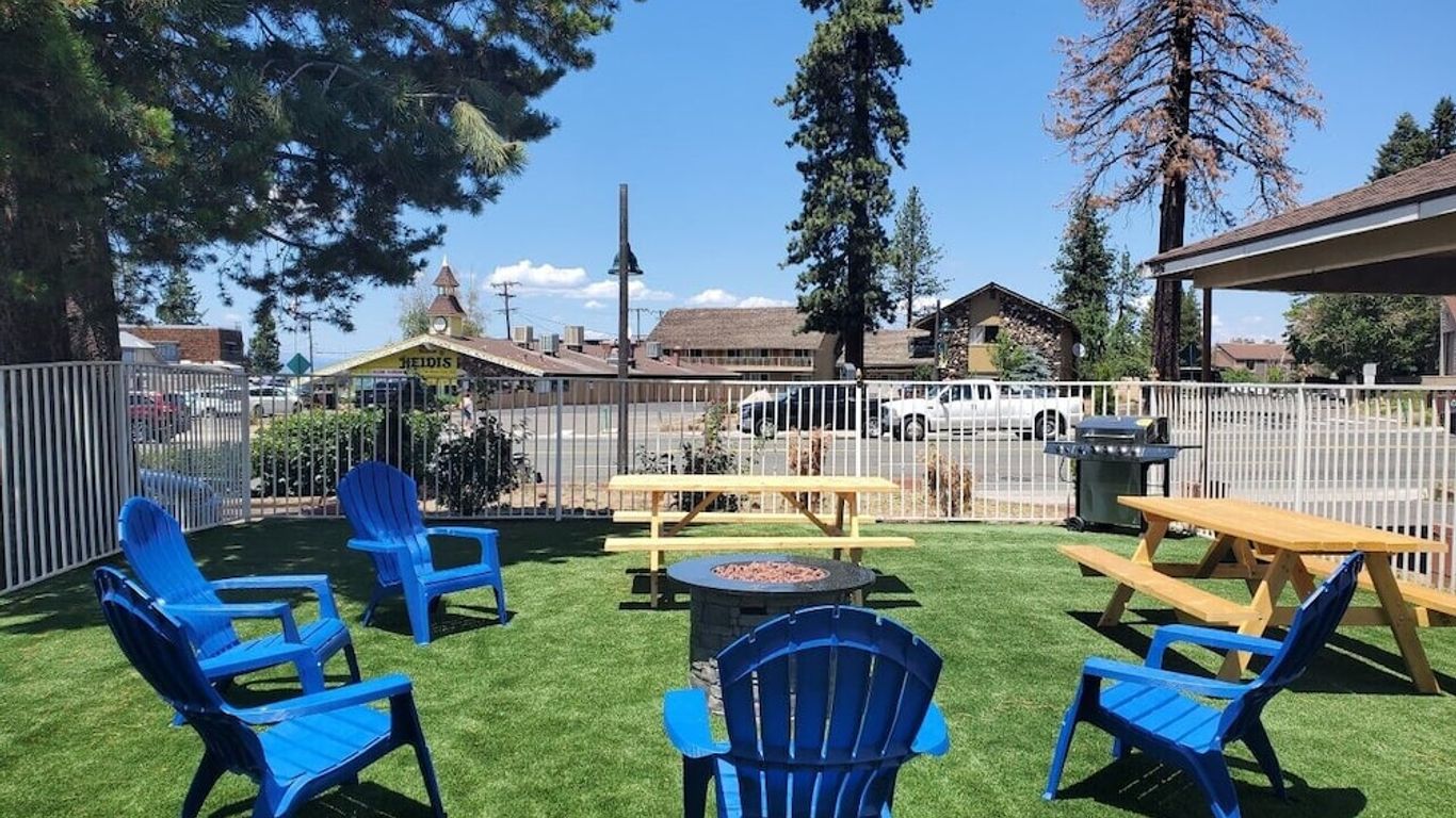 Bluebird Day Inn & Suites