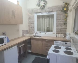 greystones nawab sleeps 10 snooker room/lounge - Flagg - Kitchen