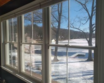 12 Bedroom Lake House, 150 ft Lakefront, 1 Acre, Beach, Ski Elk Mountain Poconos - Montrose - Balcony