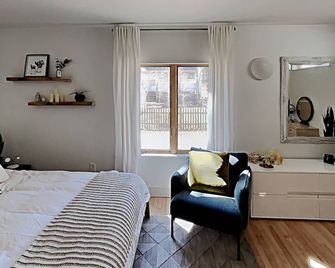 Sparrowhawk House NE style Farmhouse Walkable to Town, Near Portland - Yarmouth - Κρεβατοκάμαρα