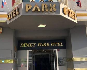 Dimet Park Hotel - Van - Gebouw